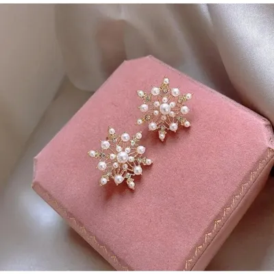 Elegantni uhani snežinke zlate barve
